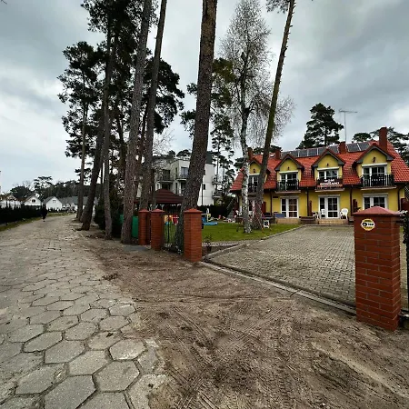 Dom Pod Sosnami Casa de hóspedes Pobierowo