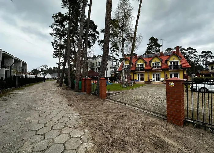 Dom Pod Sosnami 게스트하우스 포비에로보