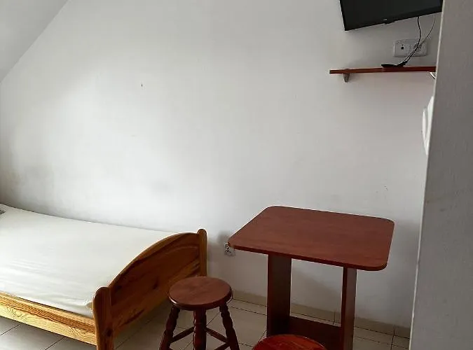 게스트하우스 Dom Pod Sosnami 포비에로보